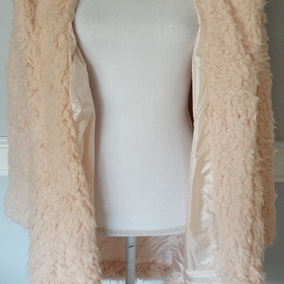 Blush Teddy Coat Super Fuzzy, Soft and Cozy - Picture 5 of 8